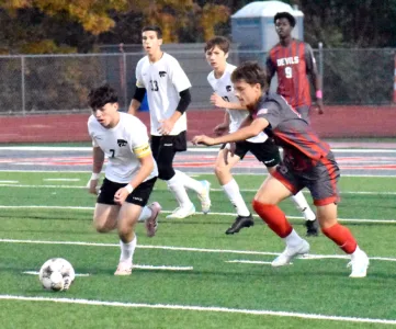 St. Clairsville withstands Edison's best shot